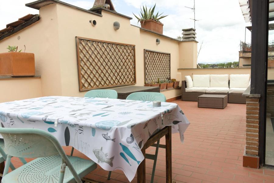 Stylish Penthouse With Terrace In Trastevere Rome